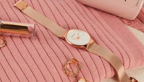 Minimalist Accessories Overview: Explanation, Facts, Details & Helpful Resources